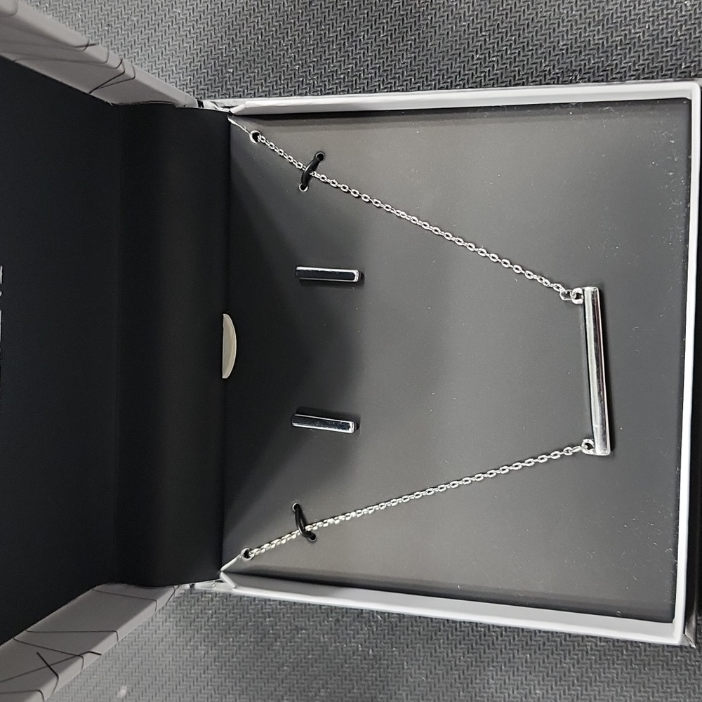 Necklace and earring set